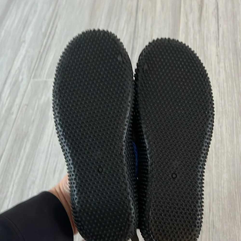 Kids Unisex blue & black water shoes size 2 Youth mesh